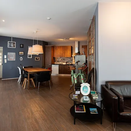 Bcharming House בית הארחה 3*